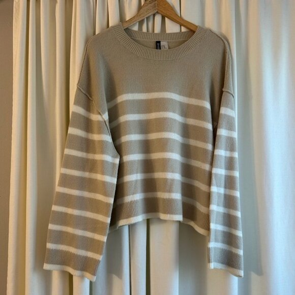 H&M Sweater - Picture 4 of 4